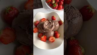 4-ingredient Chocolate Ice Cream without an Ice Cream Maker #icecream #easyrecipes #easydessert