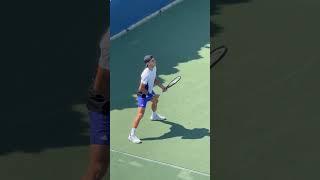 Francisco Cerundolo plays a point in his R2 US Open match vs Etcheverry
