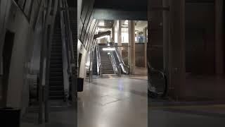 Кьольн. Германія. Метро Heumarkt. Напрочуд безлюдно хоча це центр міста.