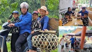 The divorced husband took his wife and two children to sell chickens at the market.DANG THI DU