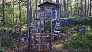 Building a Fence with a Special Hinge, Wooden Bucket and Water Filtration System at the Treehouse