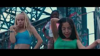Mignonnes(2020) - Dancing on stairs