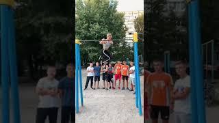 Workout Academy. Девушка утирает парней))