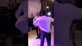 Düğün de İki Erkeğin Mezdeke Oynaması 
