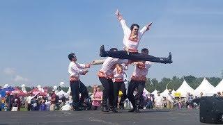 Russian folk dance with log - шуточный танец-драка