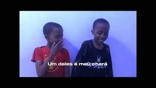 Dupla de crianças cantando Rap Faiby e Heyzi