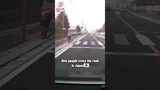 How people cross the road - Japan vs Russia - Try not to laugh