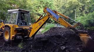 Hit Rock Bottom! - JCB 3CX SiteMaster Plus at Work.