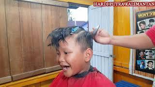 barbershop, cukur rambut bocil yang banyak gerak...