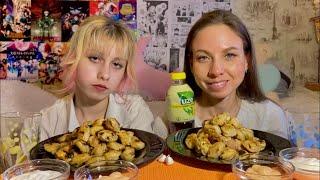 МУКБАНГПЕЛЬМЕНИ/ЖАРЕННЫЕ/СО СМЕТАНОЙ/Отвечаем на вопросы/MUKBANG DUMPLINGS