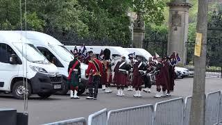 2 SCOTS Pipes, Drums & Bugles Prepare to Change The Palace Guard