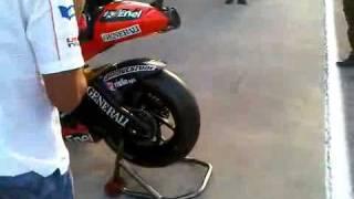 Ducati Desmosedici GP10 WarmUp.avi