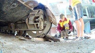 Ремонт гусеничного крана. Заменили поломанный трак. / Crawler crane repair. trak change