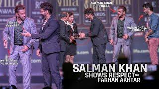 Salman Khan Shows RESPECT to Farhan Akhtar and Ask him to Present the Award ahead of him