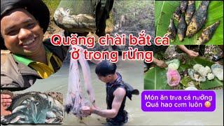 Quăng chài Bắt cá nước suối ở trong rừng. Làm món cá nướng ăn cơm trưa Ở trong rừng