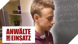 Lehrerin mobbt Schüler! Wieso hasst sie ihn so? | 1/2 | Anwälte im Einsatz | SAT.1