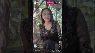 Berlianrsi pake baju kebaya item keliatan