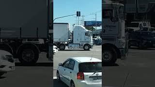 Kenworth K200 Bending Round The Corner!#Kenworth #K200