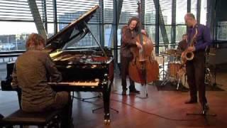 Talking Cows play "The Virus" (Vrije Geluiden)