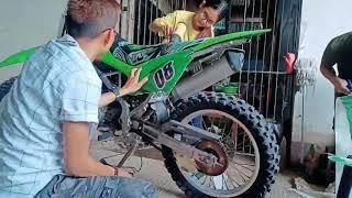 KLX 150 INSTALLING STICKER