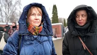 Alexei Navalny's parents visit his grave on anniversary of his death
