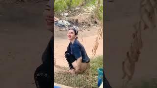 Cewek cantik kencing sembarangan