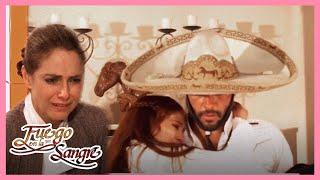 Fuego en la Sangre: ¡Juan se lleva a Sofía frente a Gabriela y Fernando! | C48 | tlnovelas