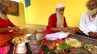 मां नर्मदा के तट पर दाल बाटी और आलू बैंगन टमाटर की सब्जी की संतों के साथ भोजन प्रसाद