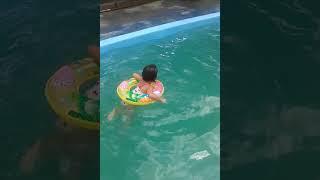 laylah na piscina