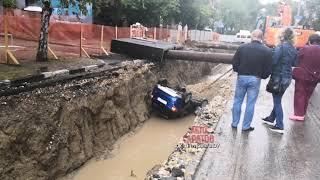 В траншею теплотрассы на Сакко и Ванцетти упало авто. Автоледи госпитализирована