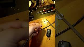 Викидний автомобільний ключ. Flip Car Key