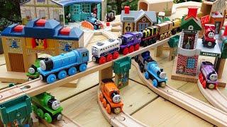 Talking Thomas Wooden RailwayBrio Town and Roundhouse Course