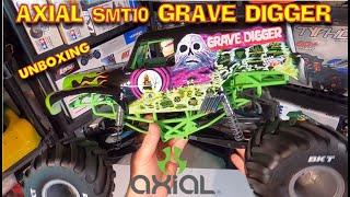 Axial Monster Truck Grave Digger Unboxing & Close Look!  Axial SMT10