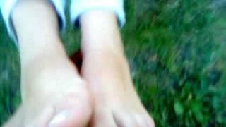 Sexy young teengirl in park show sexyy pretty feet