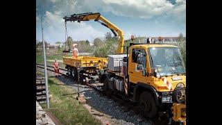 Локомобиль Mercedes Unimog U400. Навесное: КМУ.