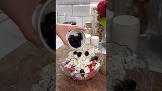 Обязательно попробуйте греческий с такой заправкой #рецепты #салат #греческийсалат