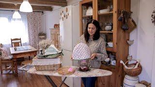 The Art of Slow Living in the Country: Simple Vegetable Recipes, Sewing Kitchen Textiles