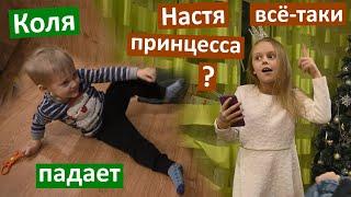 VLOG. Ужасный день. Дима разобрал пол машины(Застрял на заправке.( Каких динозавров знает Коля.