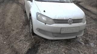 Фольксваген поло седан. VW polo седан по грязи. Стандартная резина - кама не вывозит.