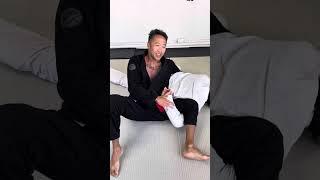 BJJ OMOPLATA entries and finishes MINT FLOW JIU JITSU