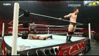 WWE RAW 2011/02/14 Randy Orton vs Sheamus (Nexus attack Randy Orton)