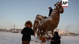 Russia sculptor marks zodiac with manure rooster