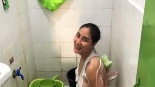 Tante Kelihatan Anu Nya saat Mandi