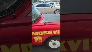 Встретил необычный автомобиль путешественников москвич в Благовещенске