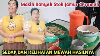 Saya Tambahkan Udang Dan Bakso Sedikit Sarapan Pagi Kami Hari Ini Mewah Dan sedap