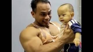 Bodybuilder Dad Nipple Feed His Baby - cute and funny