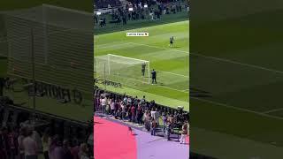 El golazo de Lamine Yamal en el calentamiento. #youtubeshorts #football #ytshorts #funny