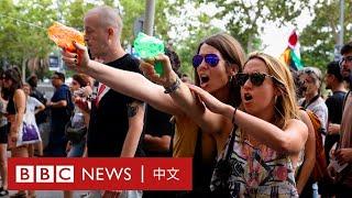 巴塞隆納抗議者向遊客噴水 反對「過度旅遊」－ BBC News 中文