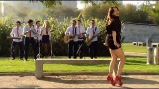 Natalia Oreiro . 2013 . Con Agapornis en Solamente Vos