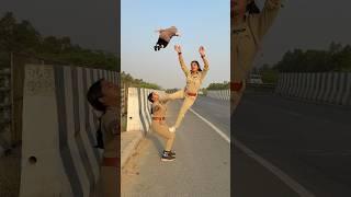 Is police wali ne to kmal kar diya  #shalukirar #ytshots #shorts